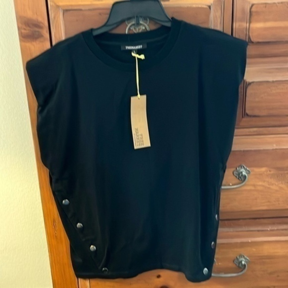 Free Market By Flying Tomato Women’s Black Top Size Large NWT